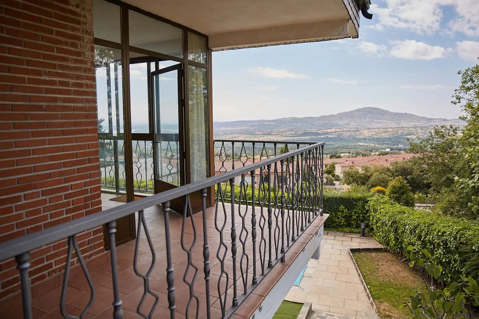 Terrace of Houses for sale in Miraflores de la Sierra  with Air Conditioner, Heating and Private garden