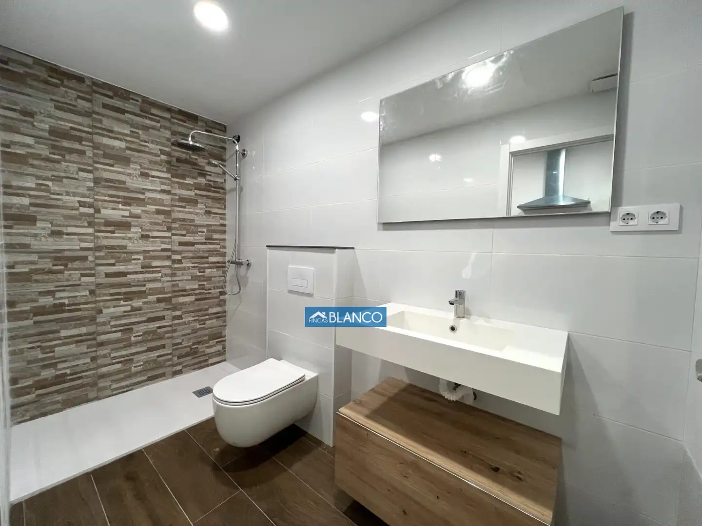 Bany de Pis en venda en L'Hospitalet de Llobregat amb Parquet