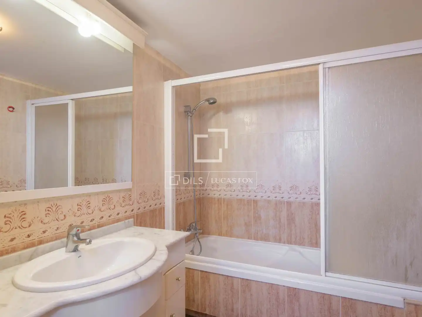 Bany de Casa o xalet en venda en Rincón de la Victoria amb Aire condicionat, Jardí privat i Terrassa