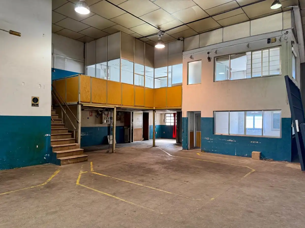 Industrial buildings for rent in Centre