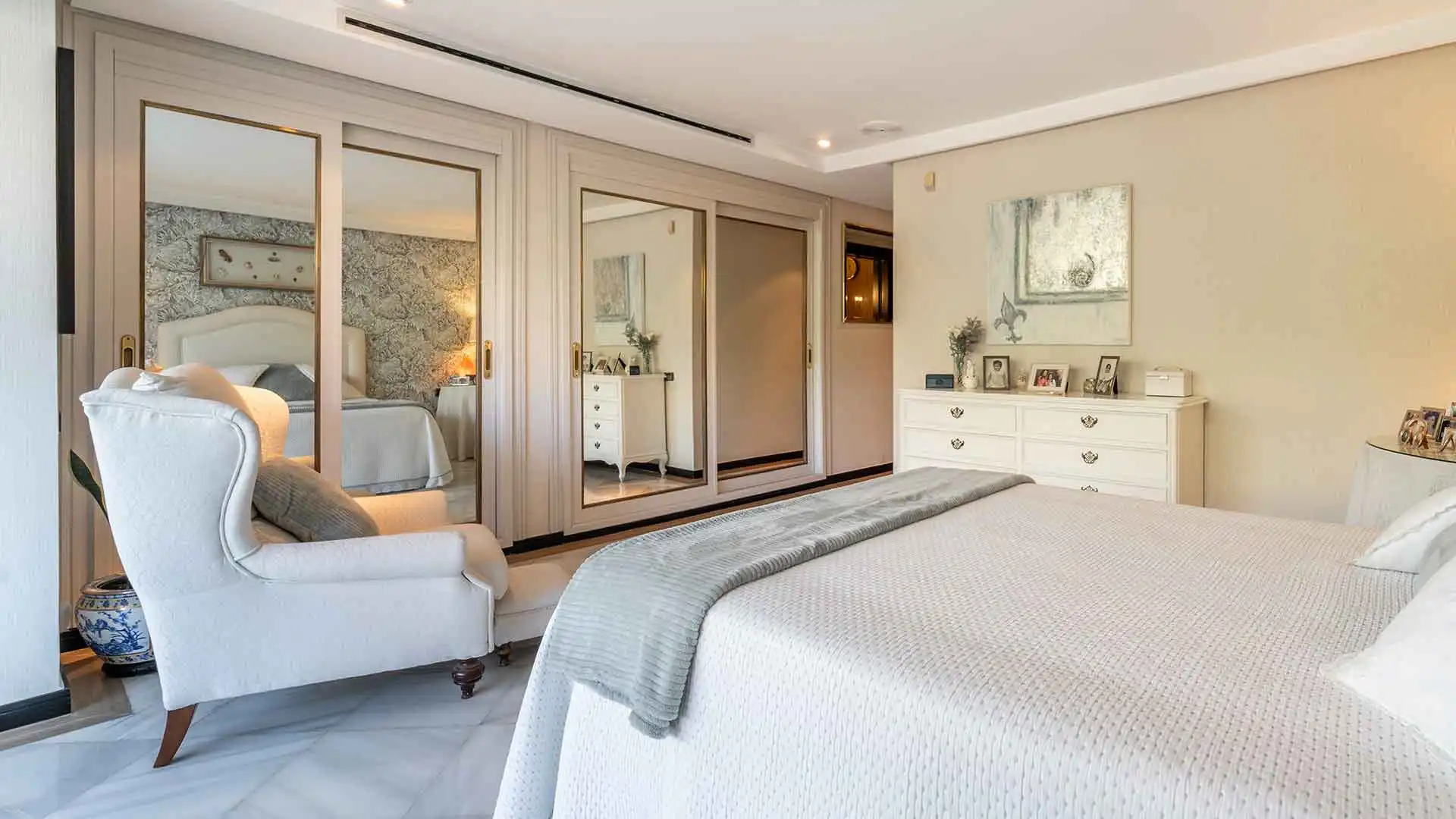 Habitación de Apartamento en venta en Marbella con Aire acondicionado, Terraza y Trastero