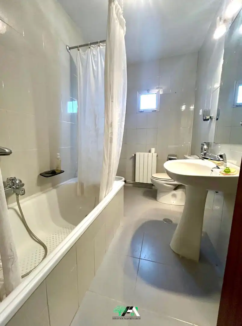 Baño de Piso en venta en Ibros con Calefacción