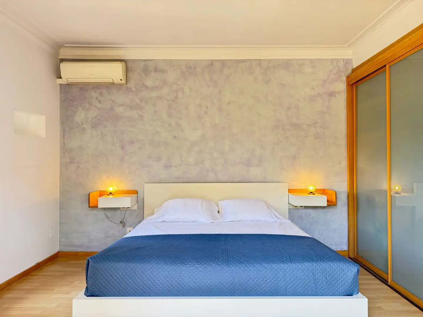 Schlafzimmer von Einfamilien-Reihenhaus zur Miete in Castelldefels mit Klimaanlage, Heizung und Privatgarten