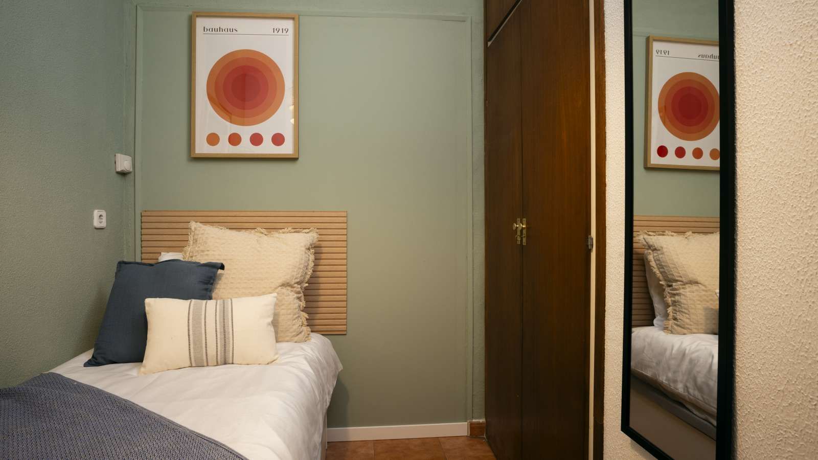 Bedroom of Flat for share in  Barcelona Capital  with Air Conditioner, Heating and Terrace
