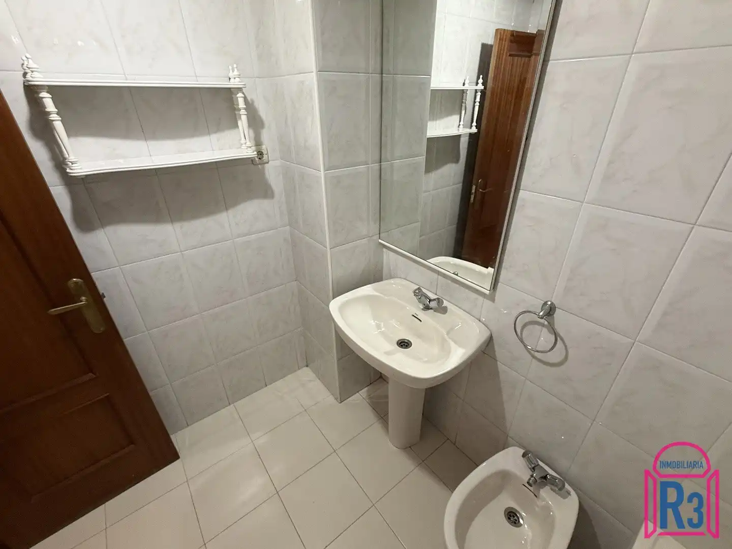 Baño de Piso de alquiler en León Capital  con Calefacción, Terraza y Trastero