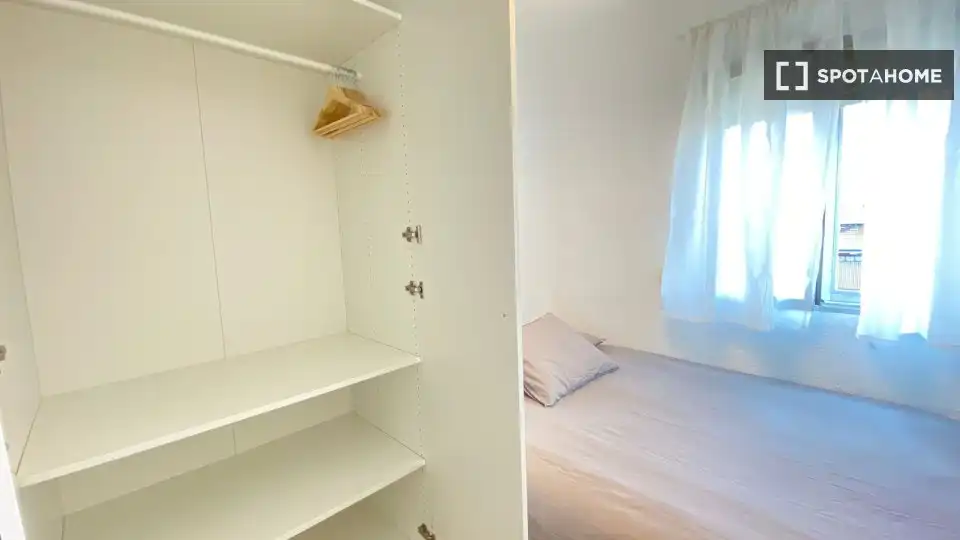 Bedroom of Flat for rent in Madrid  with Air Conditioner, Heating and Furnished