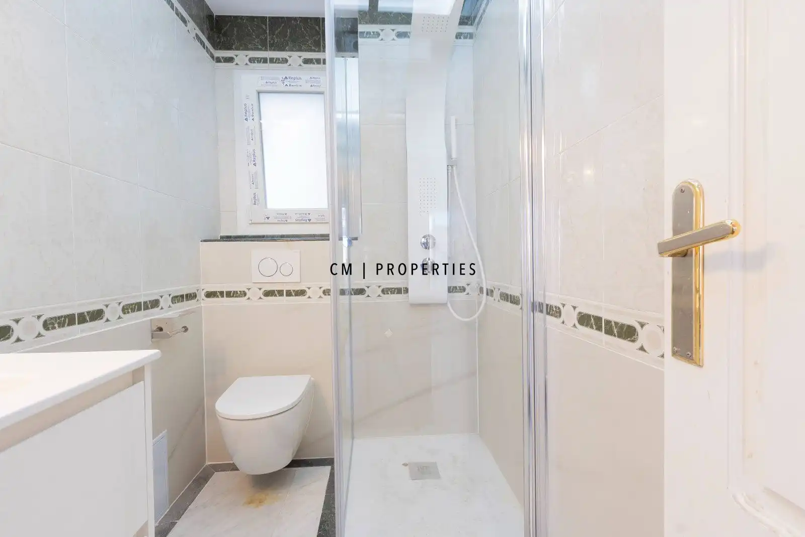 Bathroom of Flat for rent in Valencia  with Air Conditioner, Heating and Terrace