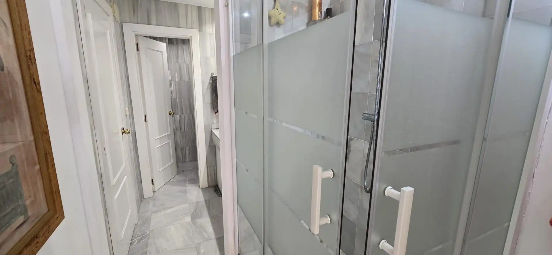 Bathroom of Apartments for sale in Marbella  with Heating, Alarm and Community pool