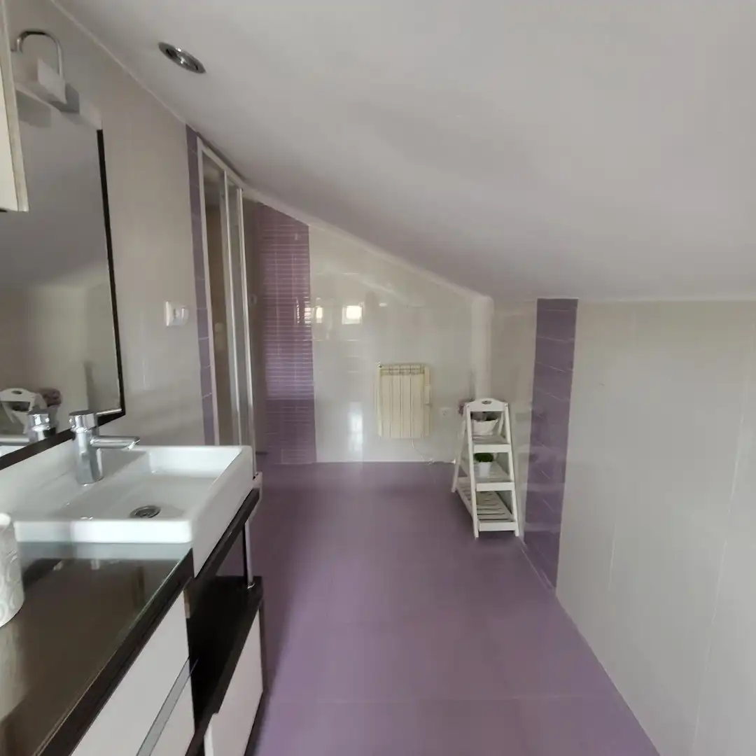 Badezimmer von Dachboden zur Miete in Ávila mit Möbliert