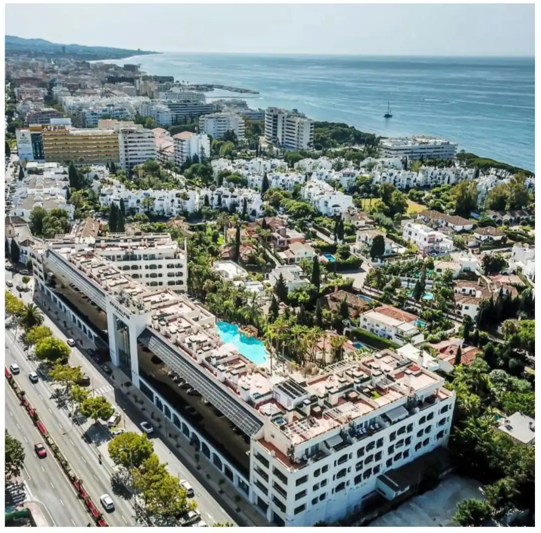 Exterior view of Commercial properties for rent in Marbella  with Air Conditioner