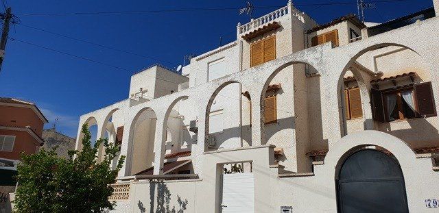 Vista exterior de Dúplex en venta en Torrevieja con Aire acondicionado, Jardín privado y Terraza