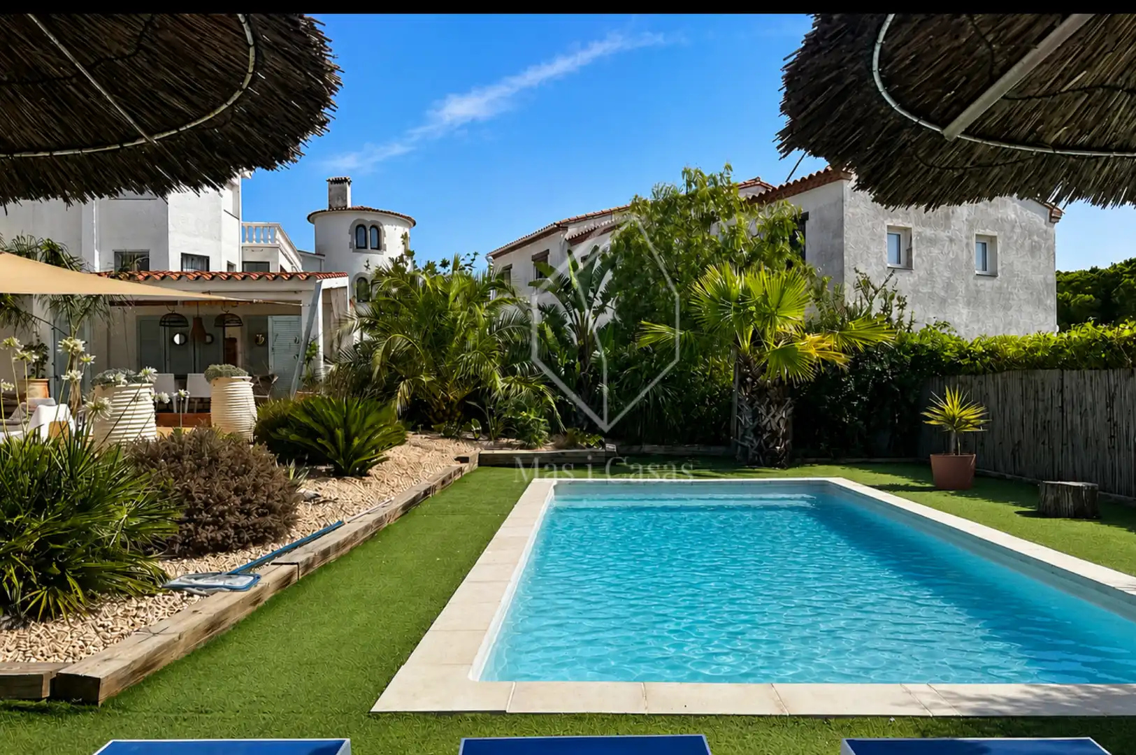 Vista exterior de Casa o xalet en venda en L'Escala amb Aire condicionat, Calefacció i Jardí privat