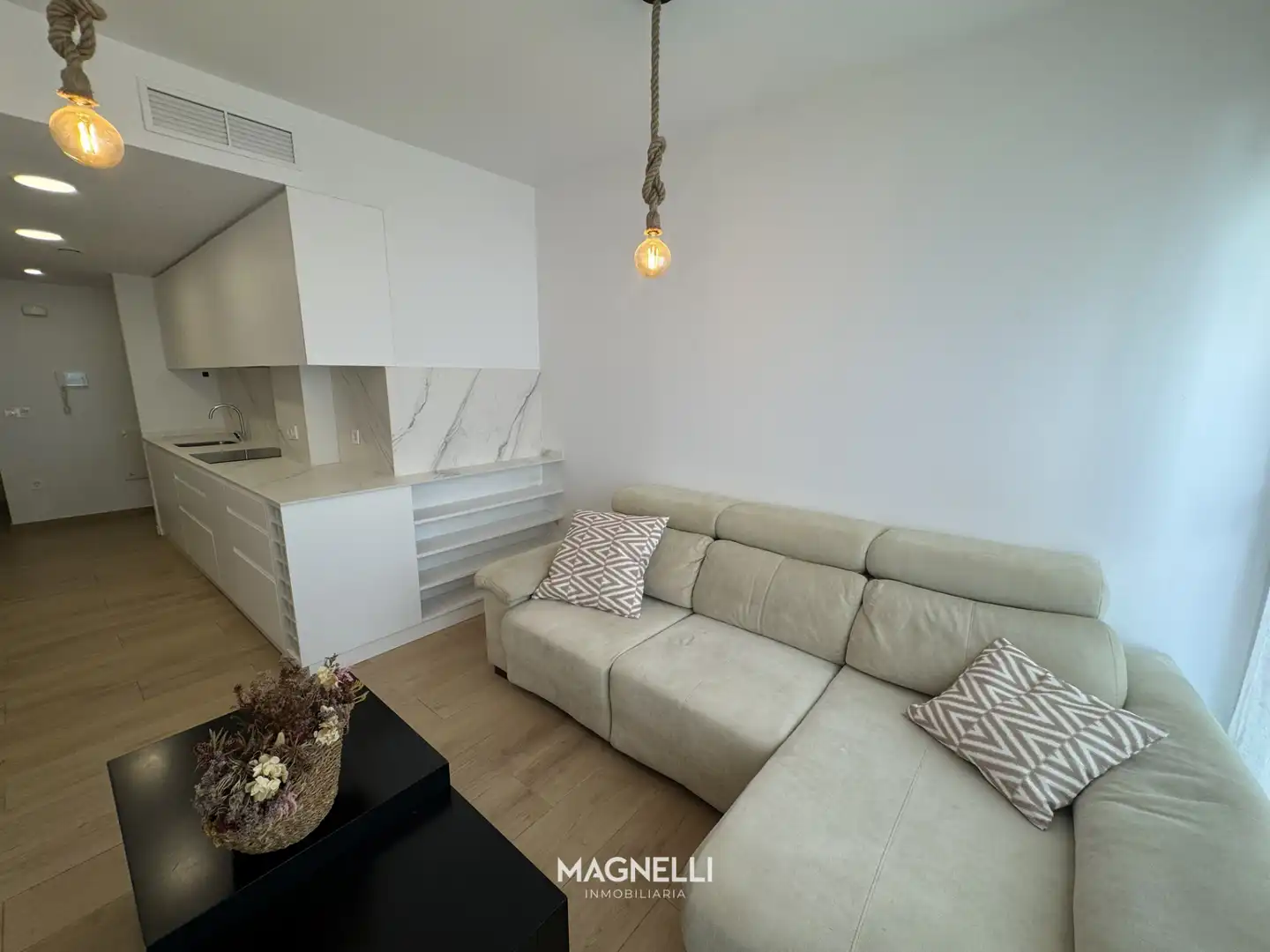 Flat for sale in Calle Manuel Maestre, Plaza Castelar - Mercado Central