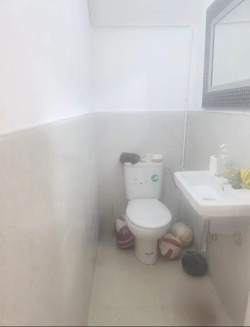 Bany de Casa adosada en venda en Santa Coloma de Gramenet amb Aire condicionat, Calefacció i Parquet