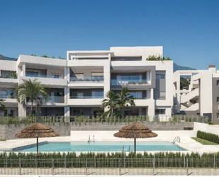 Vista exterior de Apartament en venda en Estepona amb Aire condicionat, Jardí privat i Terrassa