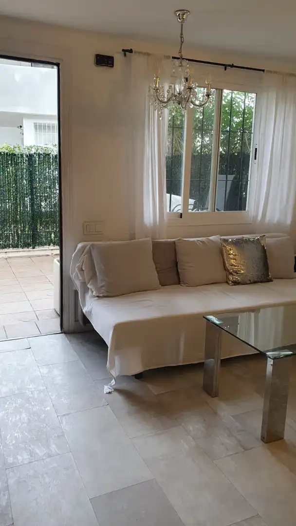 Sala de estar de Planta baja en venta en Estepona con Aire acondicionado, Trastero y Piscina