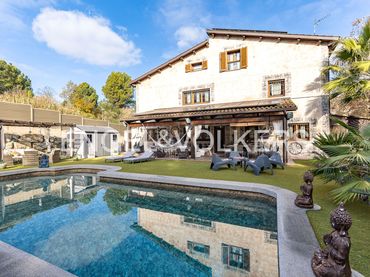 Casa con piscina in vendita a Carrer dels Avellaners