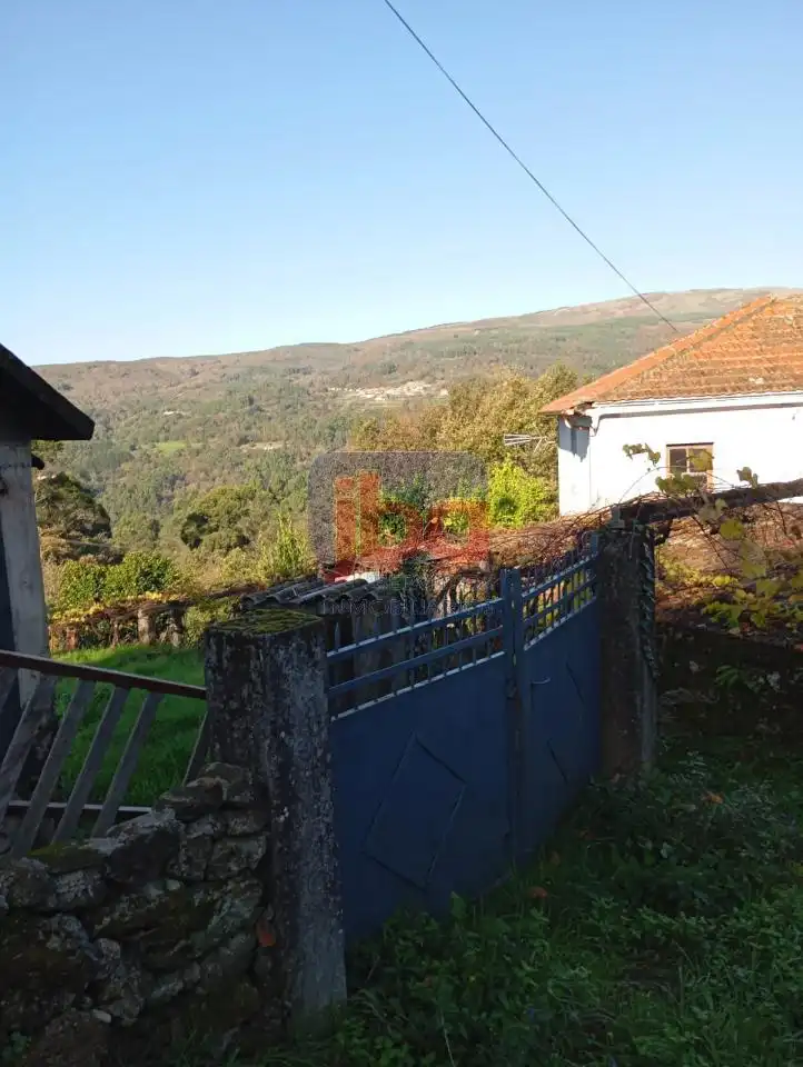 Haus oder Chalet zum Verkauf in Lobeira mit Privatgarten