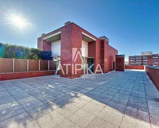 Vista exterior de Àtic de lloguer en  Barcelona Capital amb Aire condicionat, Calefacció i Parquet