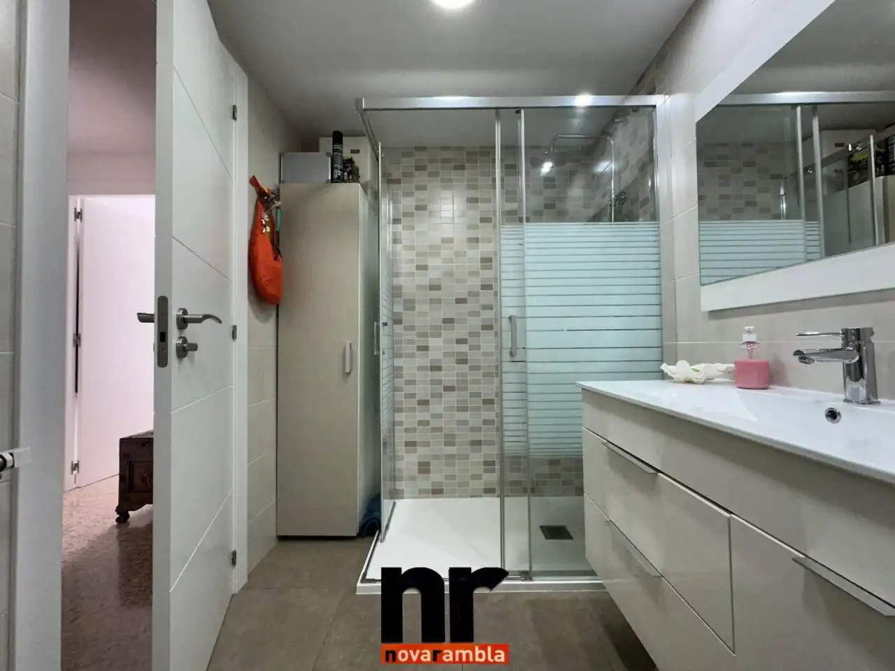 Badezimmer von Wohnung zum Verkauf in Ripollet mit Klimaanlage, Heizung und Terrasse