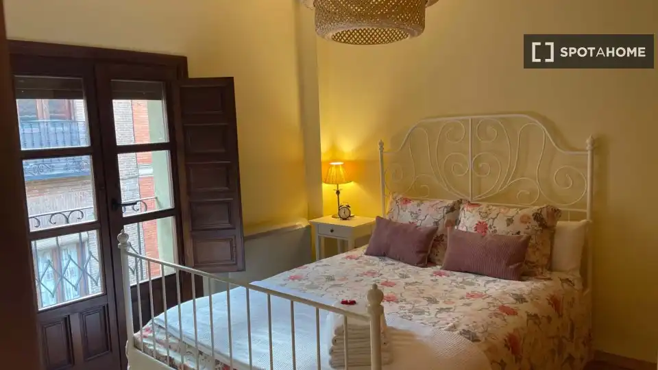 Habitación de Apartamento para compartir en Alcalá de Henares con Aire acondicionado, Terraza y Amueblado