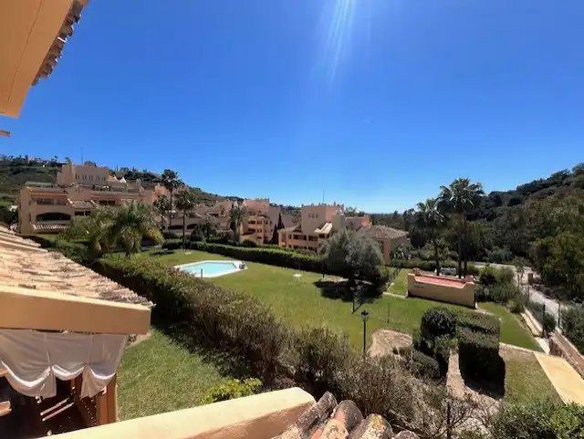 Außenansicht von Wohnung zum Verkauf in Marbella mit Klimaanlage, Heizung und Terrasse