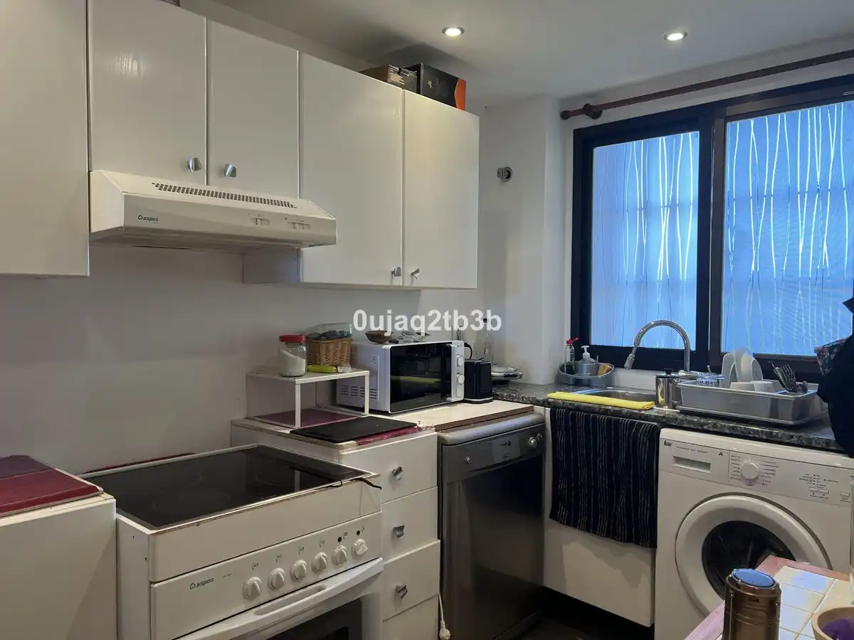 Cuina de Apartament en venda en Estepona amb Aire condicionat, Terrassa i Piscina comunitària