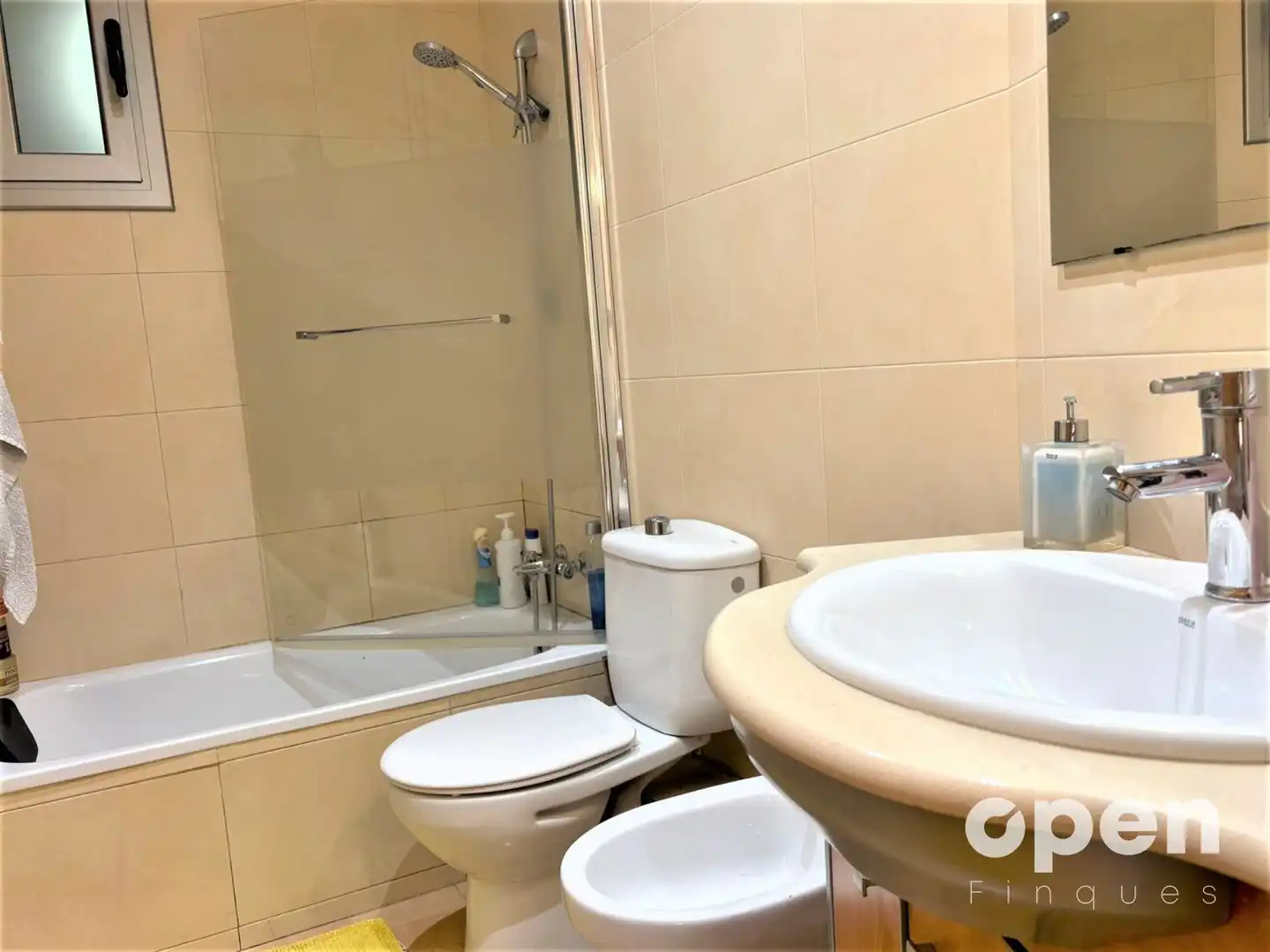 Bathroom of Flat for sale in Terrassa  with Heating and Parquet flooring