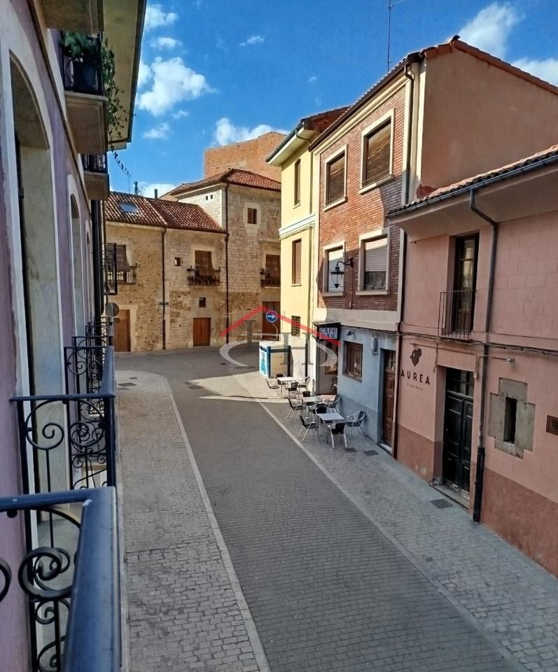 Vista exterior de Apartamento de alquiler en León Capital  con Calefacción, Parquet y Trastero