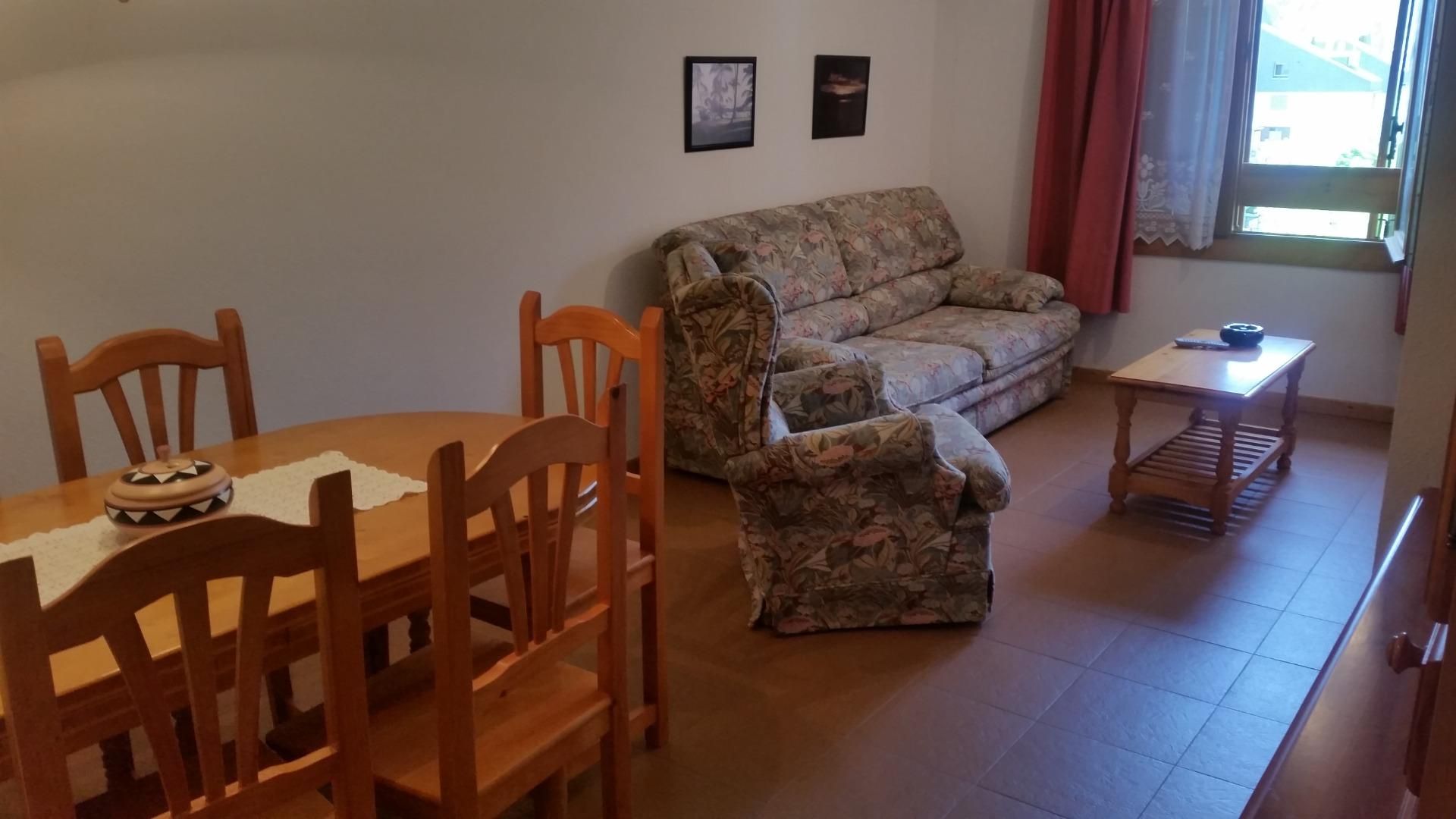 Sala d'estar de Àtic en venda en Biescas amb Calefacció, Jardí privat i Traster