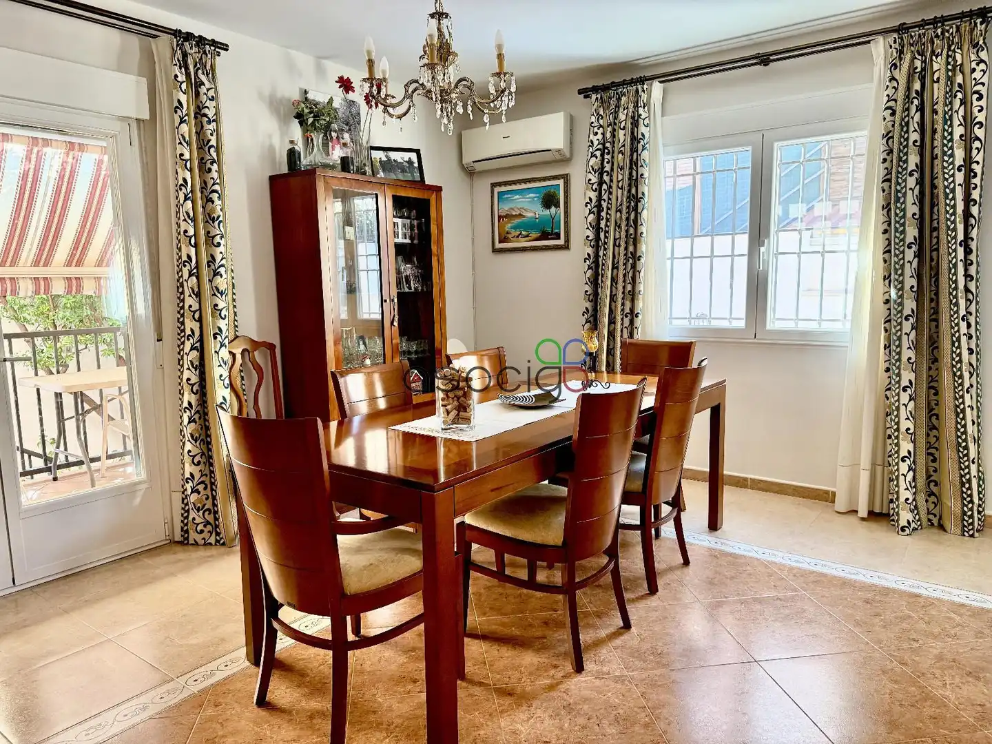 Comedor de Casa adosada en venta en Cabanillas del Campo con Aire acondicionado, Calefacción y Jardín privado