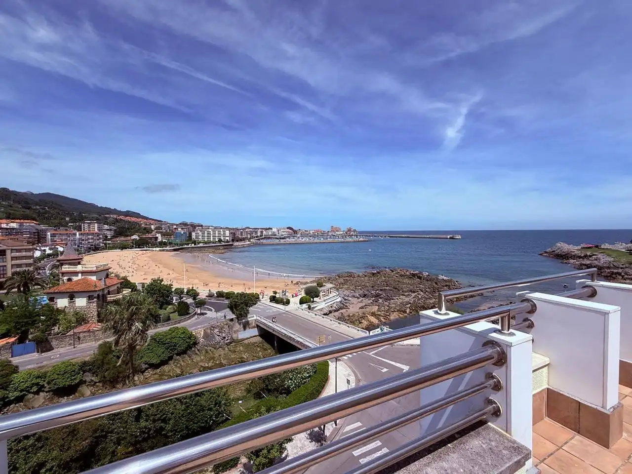 Habitación de Ático en venta en Castro-Urdiales con Calefacción, Parquet y Terraza