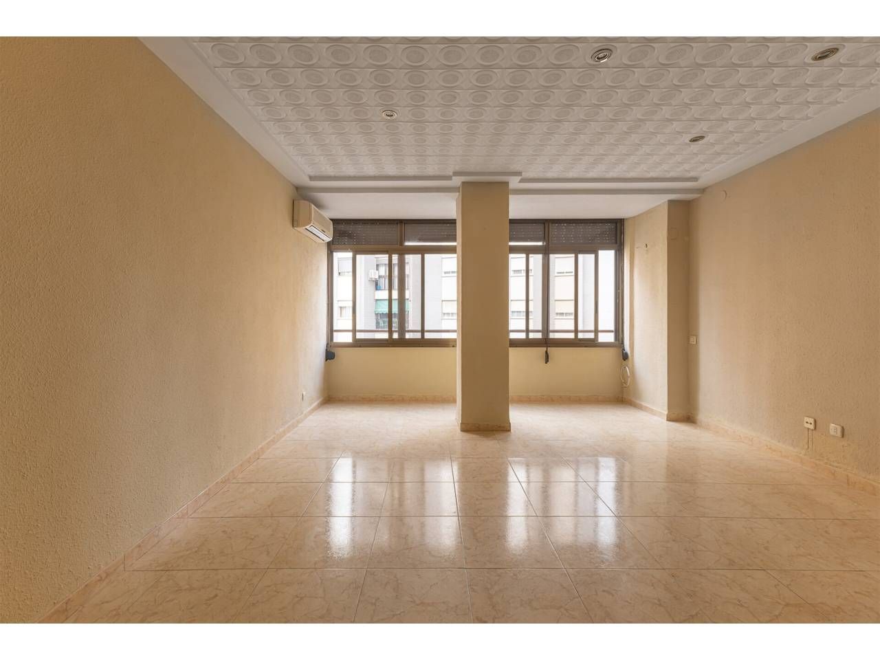 Flat for sale in  Valencia Capital  with Air Conditioner and Balcony
