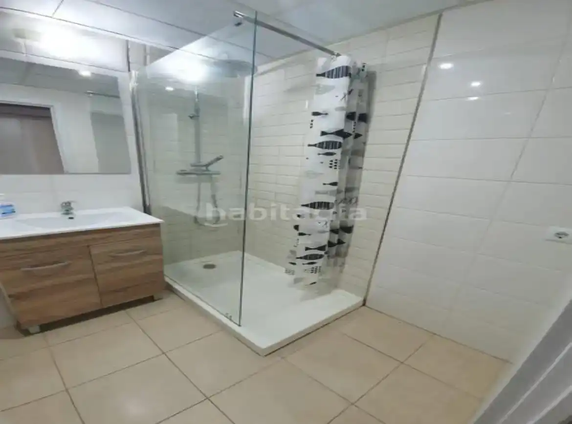 Bany de Apartament en venda en Salou amb Aire condicionat, Piscina i Balcó