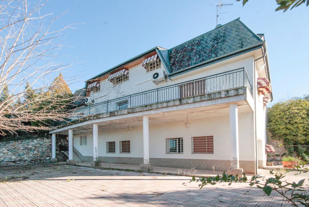 Vista exterior de Casa o xalet en venda en Sentmenat amb Piscina comunitària