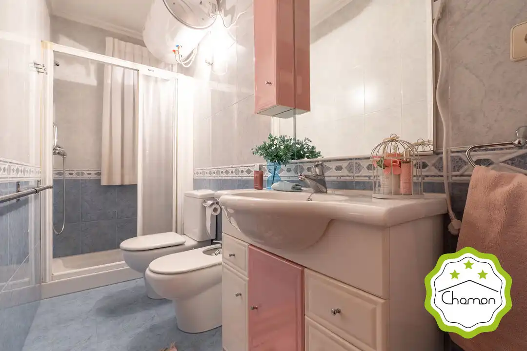 Bathroom of Flat for sale in Barakaldo   with Heating