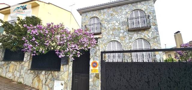 Casa-chalet en Venta en Calle ANTONIO MACHADO en Loeches