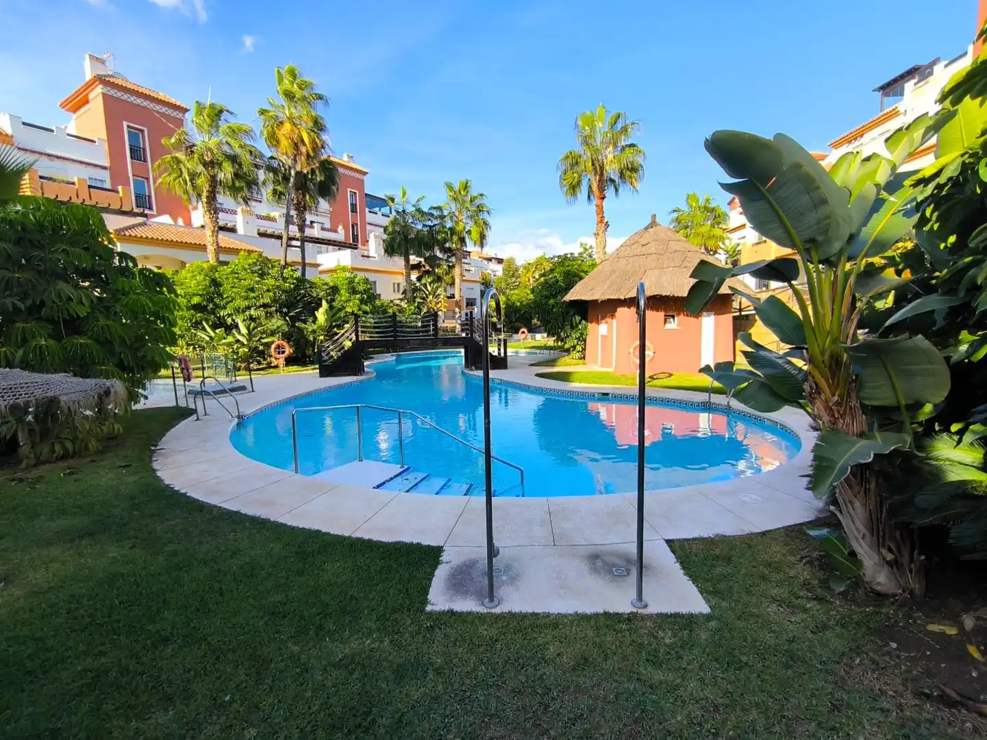 Piscina de Ático en venta en Vélez-Málaga con Aire acondicionado, Calefacción y Jardín privado