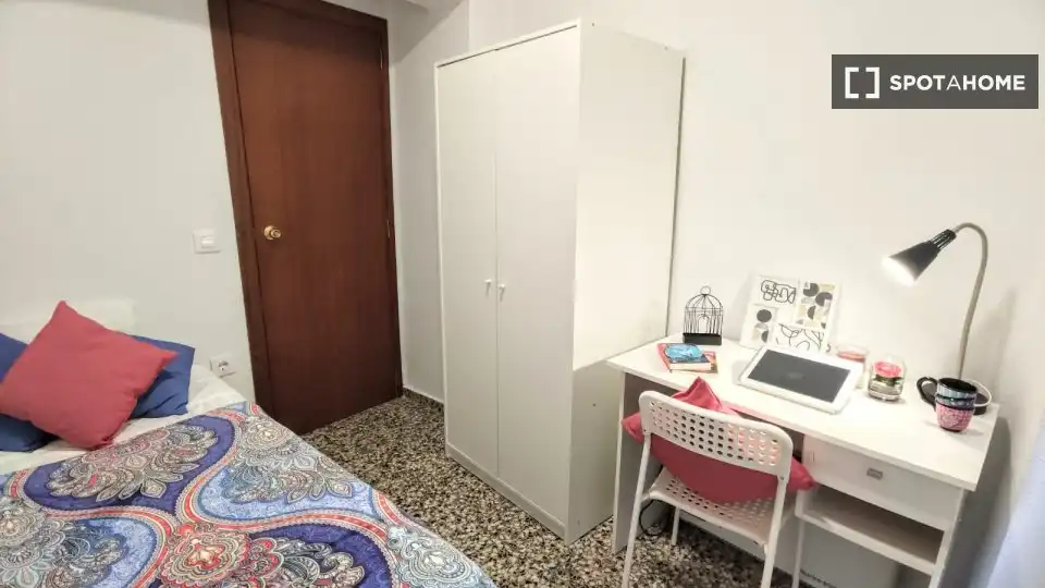 Schlafzimmer von Wohnung zur Miete in Moncada mit Klimaanlage, Heizung und Möbliert