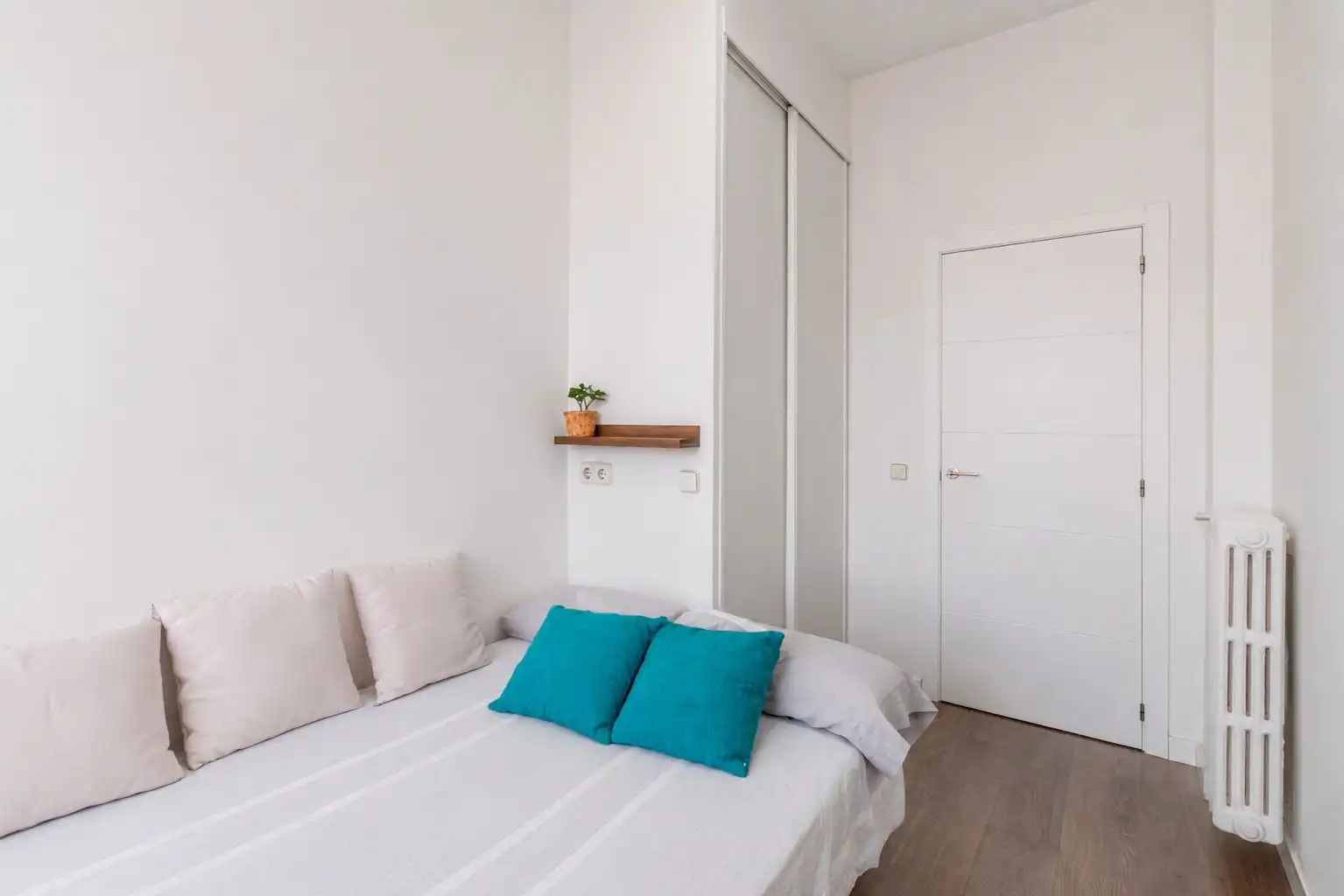 Dormitori de Apartament en venda en Madrid amb Calefacció