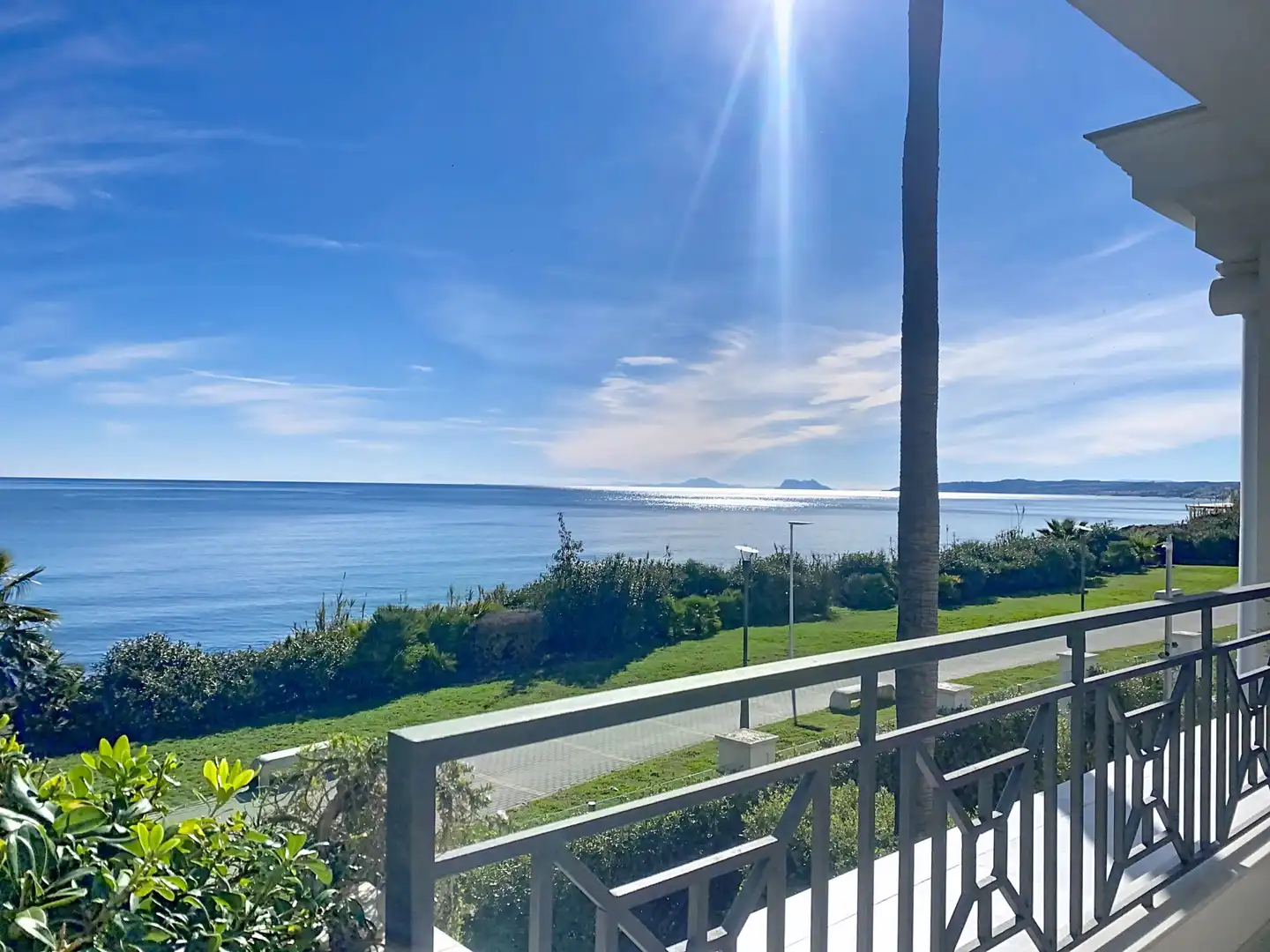 Vista exterior de Apartament en venda en Estepona amb Aire condicionat, Terrassa i Piscina