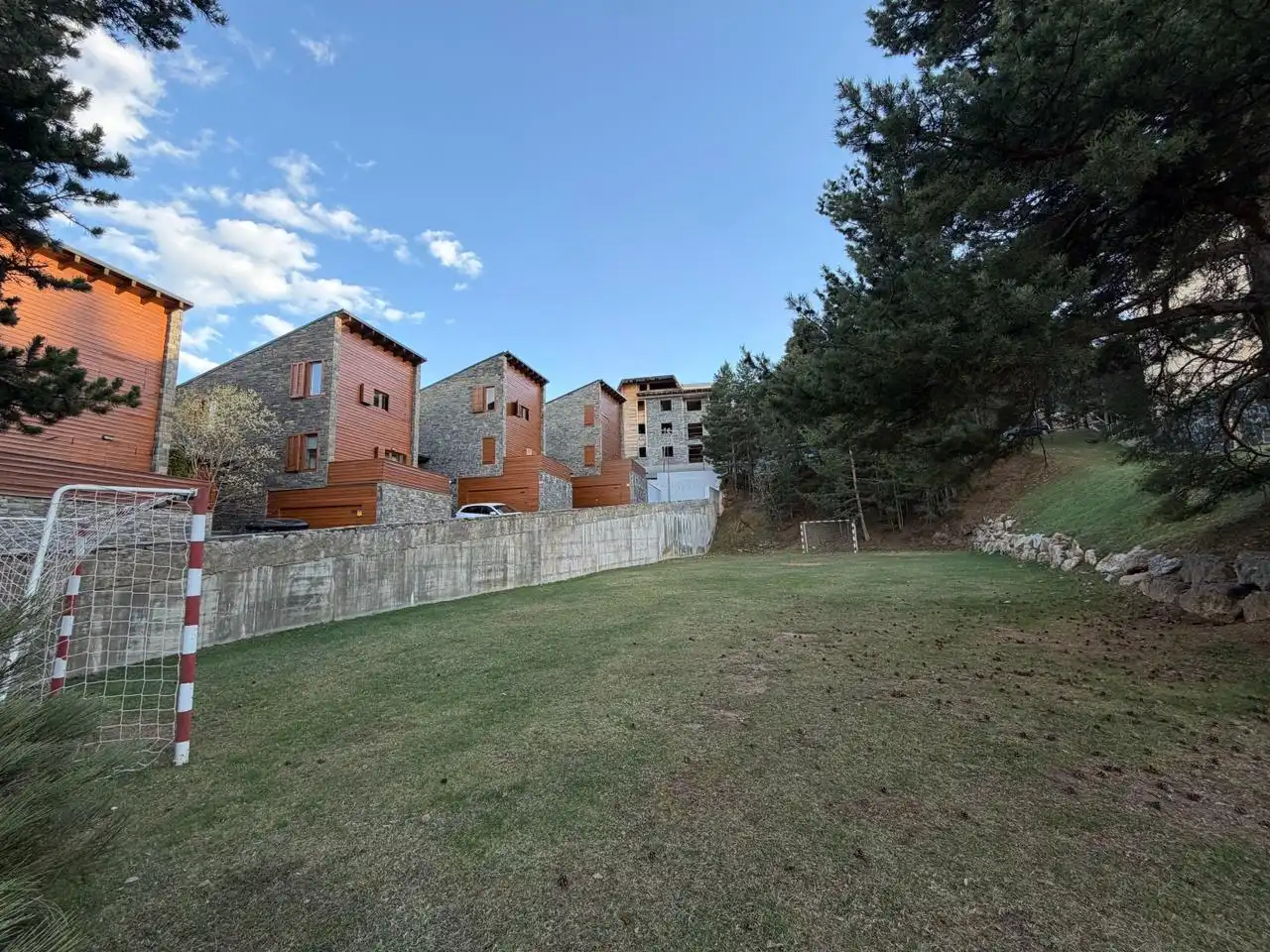 Vista exterior de Piso en venta en Alp con Calefacción, Terraza y Trastero