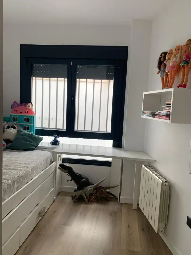 Dormitori de Pis en venda en Sevilla amb Aire condicionat, Terrassa i Moblat