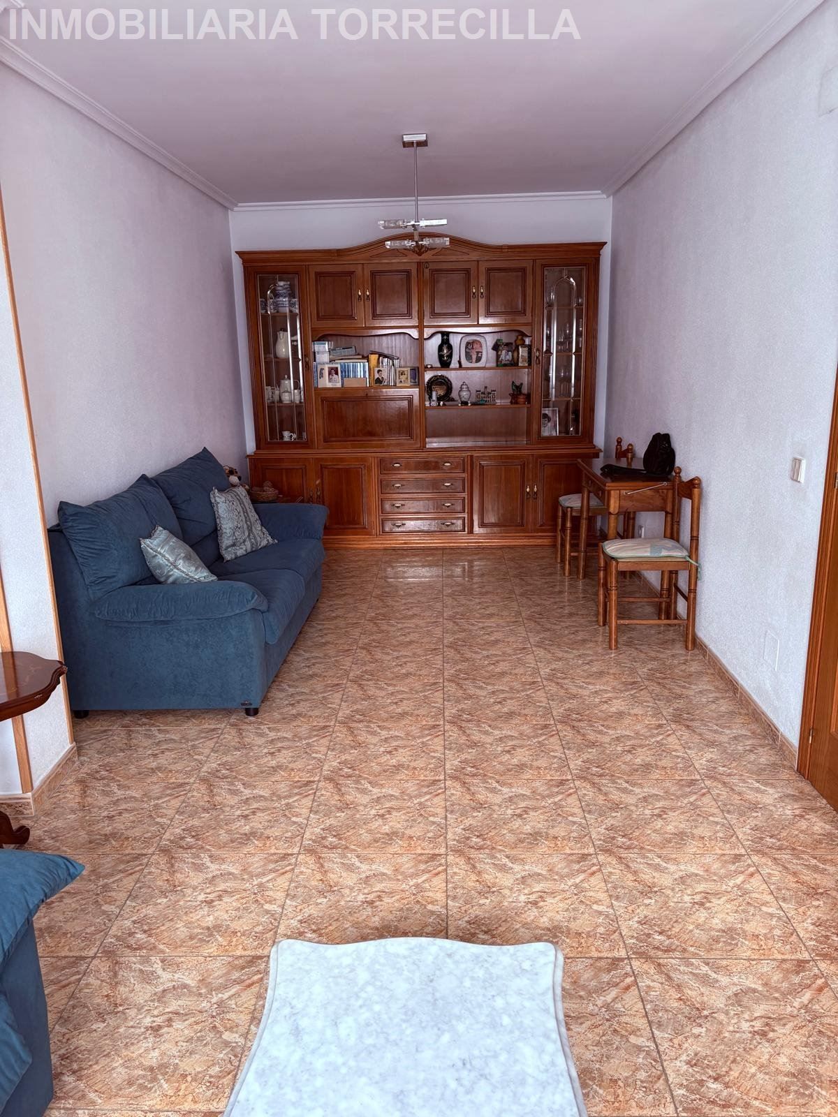 Sala d'estar de Casa adosada en venda en Santovenia de Pisuerga amb Calefacció, Terrassa i Traster