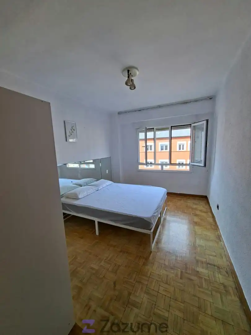 Bedroom of Flat for rent in Ponferrada  with Heating, Parquet flooring and Furnished