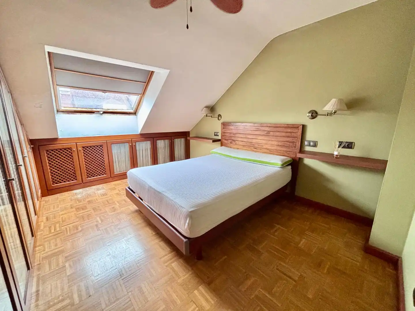 Schlafzimmer von Maisonette zum Verkauf in Gijón  mit Heizung, Parkett und Abstellraum