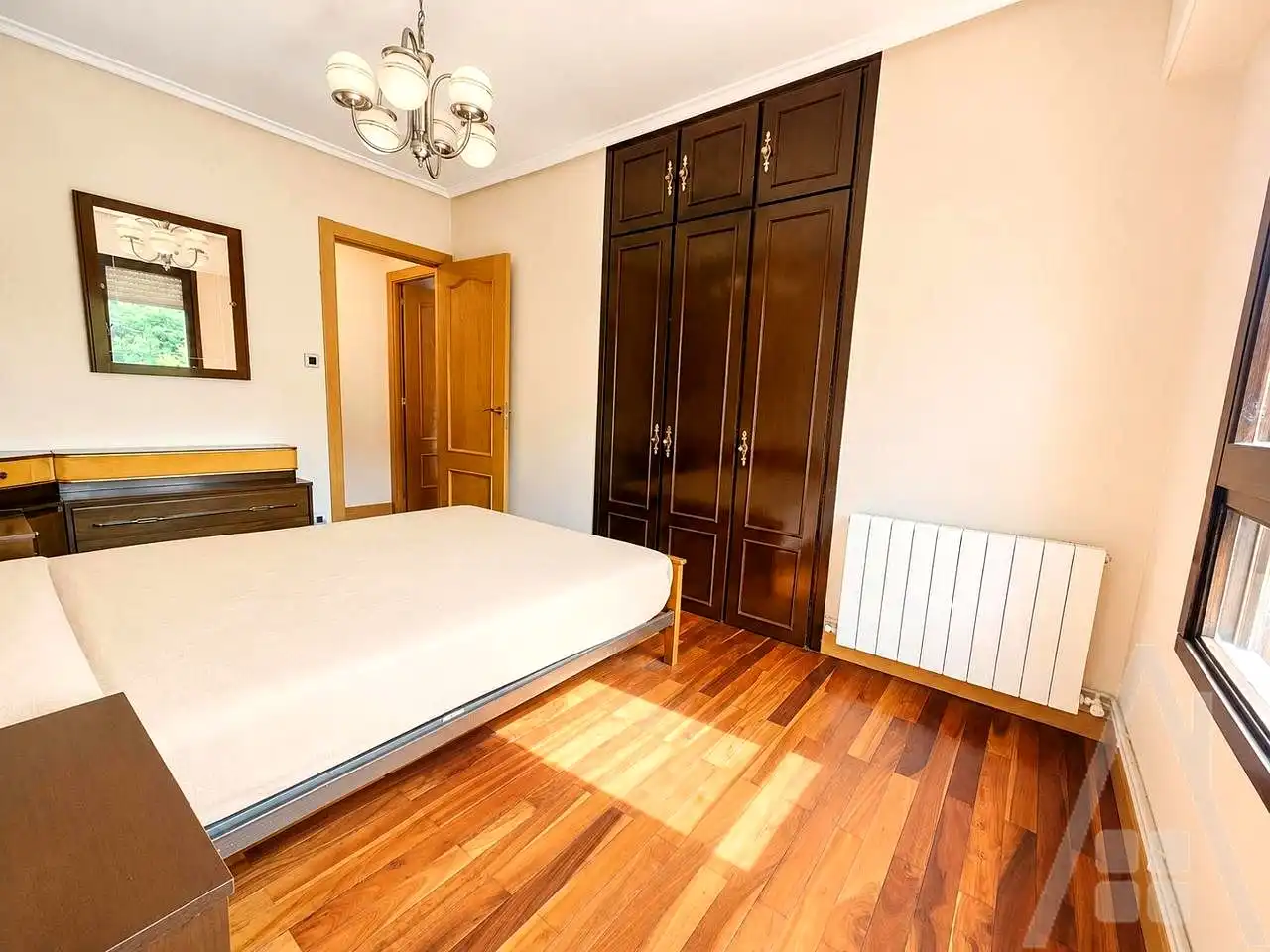 Dormitori de Pis en venda en Bilbao  amb Calefacció, Parquet i Terrassa