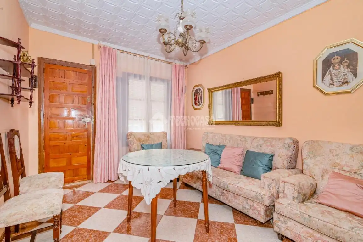Sala de estar de Casa adosada en venta en Lucena con Terraza