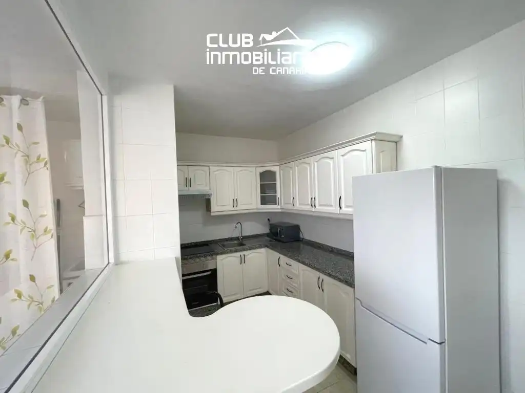Cuina de Pis de lloguer en Adeje amb Terrassa, Moblat i Piscina comunitària