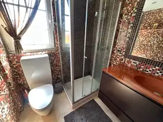 Bany de Apartament de lloguer en León Capital  amb Aire condicionat, Calefacció i Parquet